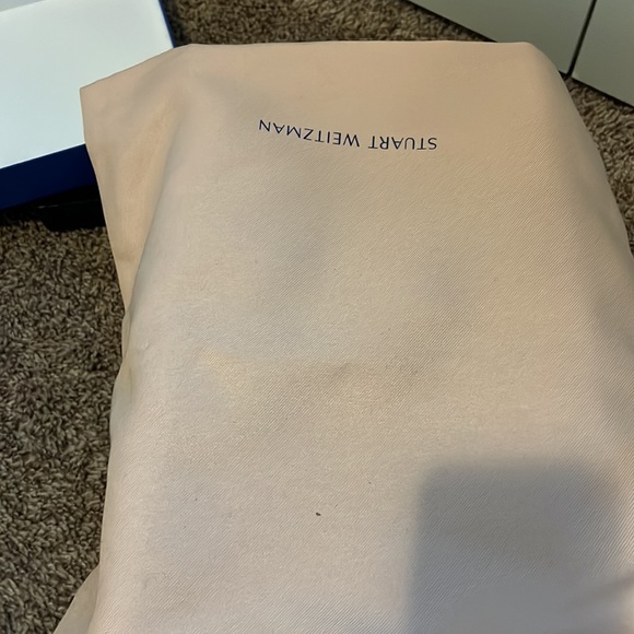 Stuart Weitzman - Picture 6 of 12